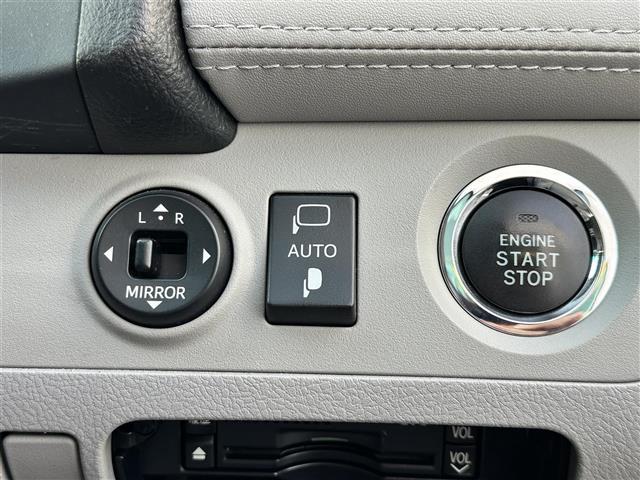 クラウン ロイヤルサルーン　純正ＨＤＤナビ・バックカメラ・プッシュスタート・ビルトインＥＴＣ・クルーズコントロール・前席パワーシート・純正１６インチＡＷ・ＨＩＤオートライト・スマートキー・純正フロアマット・禁煙車（15枚目）