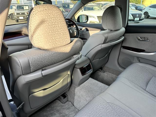 クラウン ロイヤルサルーン　純正ＨＤＤナビ・バックカメラ・プッシュスタート・ビルトインＥＴＣ・クルーズコントロール・前席パワーシート・純正１６インチＡＷ・ＨＩＤオートライト・スマートキー・純正フロアマット・禁煙車（24枚目）