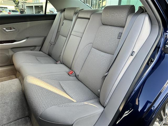 クラウン ロイヤルサルーン　純正ＨＤＤナビ・バックカメラ・プッシュスタート・ビルトインＥＴＣ・クルーズコントロール・前席パワーシート・純正１６インチＡＷ・ＨＩＤオートライト・スマートキー・純正フロアマット・禁煙車（25枚目）