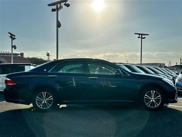 クラウン ロイヤルサルーン　純正ＨＤＤナビ・バックカメラ・プッシュスタート・ビルトインＥＴＣ・クルーズコントロール・前席パワーシート・純正１６インチＡＷ・ＨＩＤオートライト・スマートキー・純正フロアマット・禁煙車（38枚目）