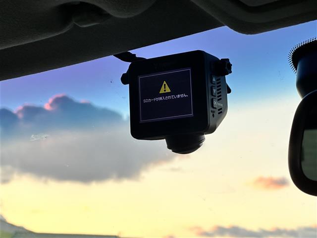 エルグランド ２５０ハイウェイスタープレミアムアーバンクロム　ワンオーナー・純正ナビ・フルセグＴＶ・純正ＡＷ・両側Ｐスラ・パワーバックドア・エマージェンシーブレーキ・ブラインドスポットモニター・純正フロントスポイラー・全方位カメラ・パワーシート・ＬＥＤライト（7枚目）