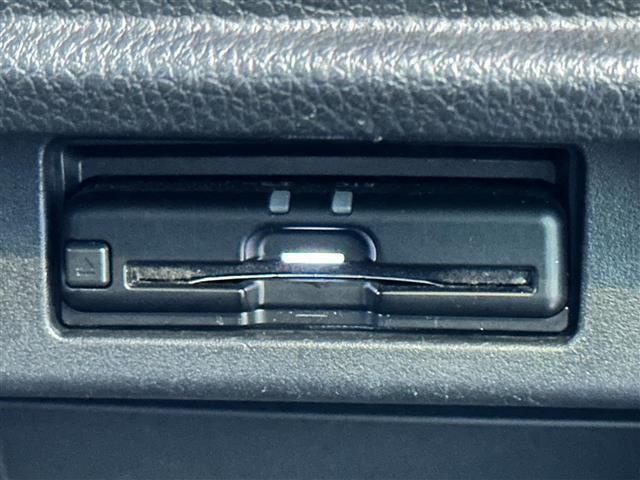 エルグランド ２５０ハイウェイスタープレミアムアーバンクロム　ワンオーナー・純正ナビ・フルセグＴＶ・純正ＡＷ・両側Ｐスラ・パワーバックドア・エマージェンシーブレーキ・ブラインドスポットモニター・純正フロントスポイラー・全方位カメラ・パワーシート・ＬＥＤライト（8枚目）