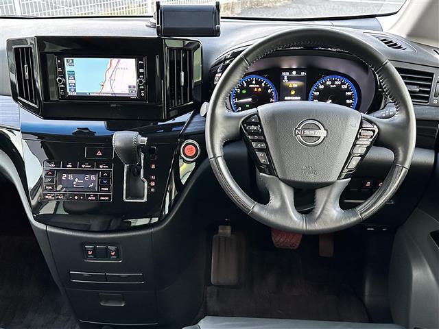 エルグランド ２５０ハイウェイスタープレミアムアーバンクロム　ワンオーナー・純正ナビ・フルセグＴＶ・純正ＡＷ・両側Ｐスラ・パワーバックドア・エマージェンシーブレーキ・ブラインドスポットモニター・純正フロントスポイラー・全方位カメラ・パワーシート・ＬＥＤライト（9枚目）