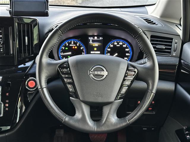 エルグランド ２５０ハイウェイスタープレミアムアーバンクロム　ワンオーナー・純正ナビ・フルセグＴＶ・純正ＡＷ・両側Ｐスラ・パワーバックドア・エマージェンシーブレーキ・ブラインドスポットモニター・純正フロントスポイラー・全方位カメラ・パワーシート・ＬＥＤライト（10枚目）