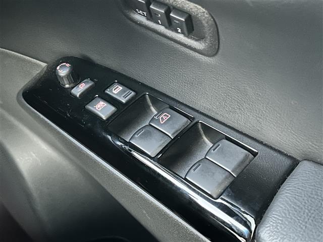 エルグランド ２５０ハイウェイスタープレミアムアーバンクロム　ワンオーナー・純正ナビ・フルセグＴＶ・純正ＡＷ・両側Ｐスラ・パワーバックドア・エマージェンシーブレーキ・ブラインドスポットモニター・純正フロントスポイラー・全方位カメラ・パワーシート・ＬＥＤライト（14枚目）