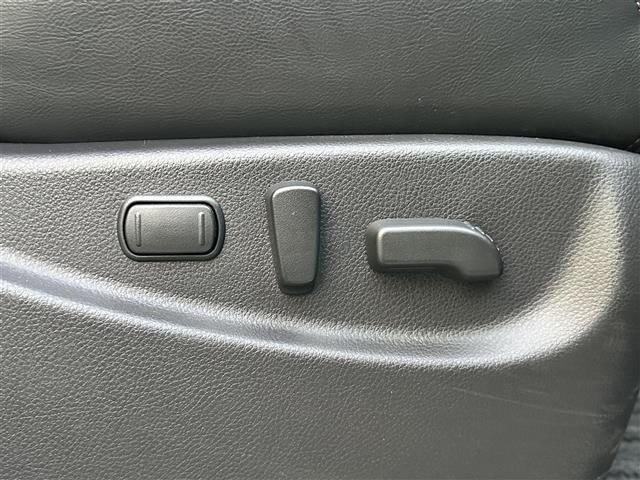 エルグランド ２５０ハイウェイスタープレミアムアーバンクロム　ワンオーナー・純正ナビ・フルセグＴＶ・純正ＡＷ・両側Ｐスラ・パワーバックドア・エマージェンシーブレーキ・ブラインドスポットモニター・純正フロントスポイラー・全方位カメラ・パワーシート・ＬＥＤライト（16枚目）