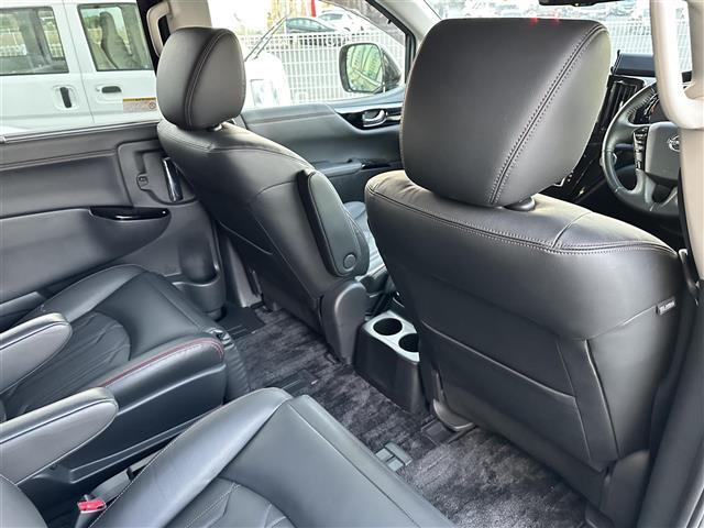 エルグランド ２５０ハイウェイスタープレミアムアーバンクロム　ワンオーナー・純正ナビ・フルセグＴＶ・純正ＡＷ・両側Ｐスラ・パワーバックドア・エマージェンシーブレーキ・ブラインドスポットモニター・純正フロントスポイラー・全方位カメラ・パワーシート・ＬＥＤライト（20枚目）