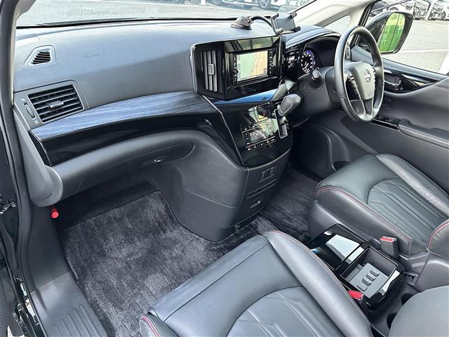 エルグランド ２５０ハイウェイスタープレミアムアーバンクロム　ワンオーナー・純正ナビ・フルセグＴＶ・純正ＡＷ・両側Ｐスラ・パワーバックドア・エマージェンシーブレーキ・ブラインドスポットモニター・純正フロントスポイラー・全方位カメラ・パワーシート・ＬＥＤライト（23枚目）