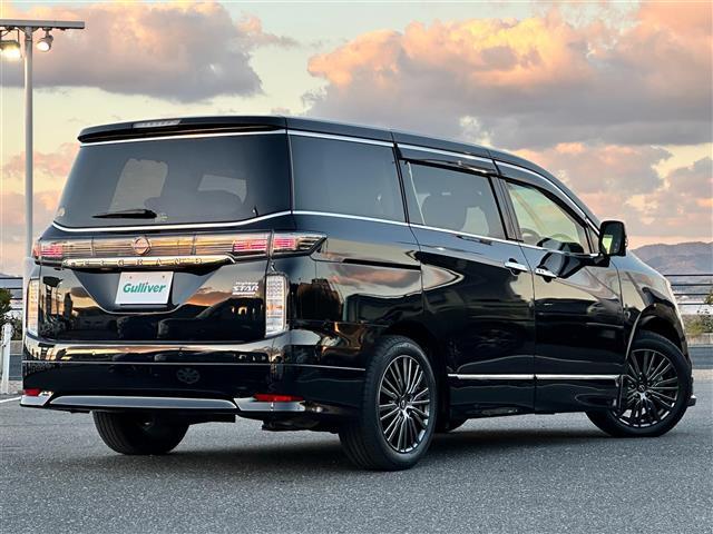 エルグランド ２５０ハイウェイスタープレミアムアーバンクロム　ワンオーナー・純正ナビ・フルセグＴＶ・純正ＡＷ・両側Ｐスラ・パワーバックドア・エマージェンシーブレーキ・ブラインドスポットモニター・純正フロントスポイラー・全方位カメラ・パワーシート・ＬＥＤライト（35枚目）