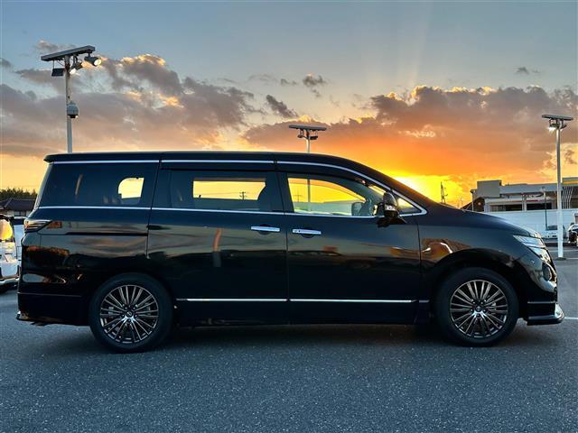 エルグランド ２５０ハイウェイスタープレミアムアーバンクロム　ワンオーナー・純正ナビ・フルセグＴＶ・純正ＡＷ・両側Ｐスラ・パワーバックドア・エマージェンシーブレーキ・ブラインドスポットモニター・純正フロントスポイラー・全方位カメラ・パワーシート・ＬＥＤライト（36枚目）