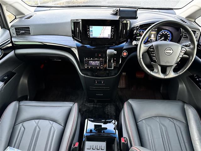 エルグランド ２５０ハイウェイスタープレミアムアーバンクロム　ワンオーナー・純正ナビ・フルセグＴＶ・純正ＡＷ・両側Ｐスラ・パワーバックドア・エマージェンシーブレーキ・ブラインドスポットモニター・純正フロントスポイラー・全方位カメラ・パワーシート・ＬＥＤライト（42枚目）