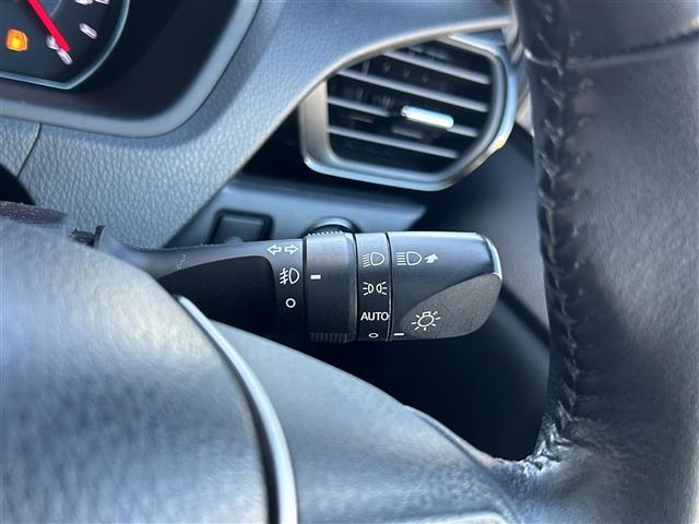ヴォクシー ＺＳ　煌　純正ナビ・フルセグ・バックカメラ・両側パワスラ・ＥＴＣ２．０・ドラレコ・前方コーナーセンサー・ＬＥＤライト・オートライト・オートハイビーム・レーンキープ・衝突軽減ブレーキ・クルコン・スマートキー（11枚目）