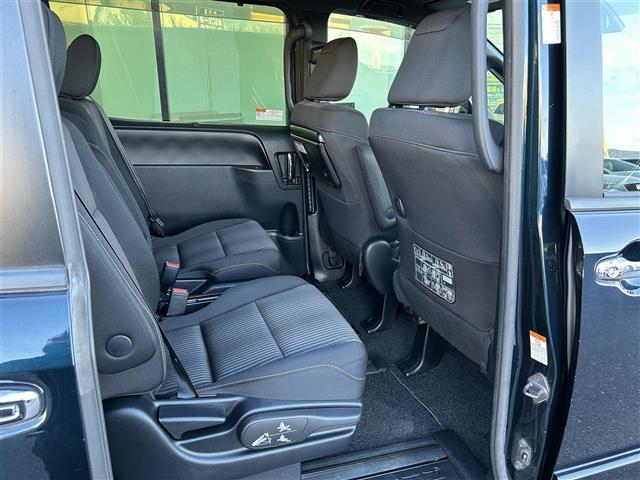 ヴォクシー ＺＳ　煌　純正ナビ・フルセグ・バックカメラ・両側パワスラ・ＥＴＣ２．０・ドラレコ・前方コーナーセンサー・ＬＥＤライト・オートライト・オートハイビーム・レーンキープ・衝突軽減ブレーキ・クルコン・スマートキー（22枚目）