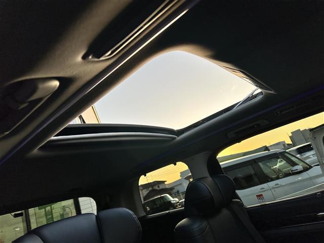 アルファード ２．５Ｓ　Ｃパッケージ　純Ｄオーディオ・サンルーフ・フルエアロ・後席モニター・三眼ライト・シーケンシャルウィンカー・両側Ｐスラ・Ｐバックドア・パワーシート・シートヒーター・エアーシート・ステアリングヒーター・バックカメラ（4枚目）