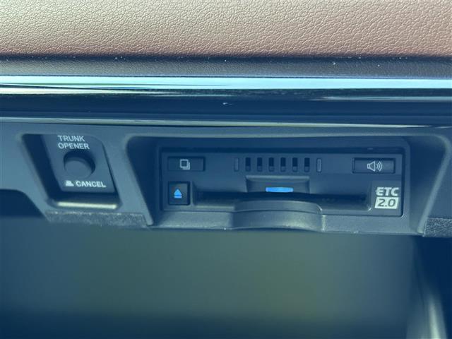 クラウンハイブリッド Ｓ　Ｃパッケージ　純正ＳＤナビ・フルセグテレビ・バックカメラ・プリクラッシュセーフティ・レーダークルーズ・レーンキープ・クリアランスソナー・ブラインドスポット・パーキングサポート・ヘッドアップディスプレイ・純正１８ＡＷ（11枚目）