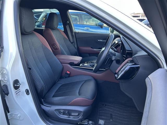 クラウンハイブリッド Ｓ　Ｃパッケージ　純正ＳＤナビ・フルセグテレビ・バックカメラ・プリクラッシュセーフティ・レーダークルーズ・レーンキープ・クリアランスソナー・ブラインドスポット・パーキングサポート・ヘッドアップディスプレイ・純正１８ＡＷ（17枚目）