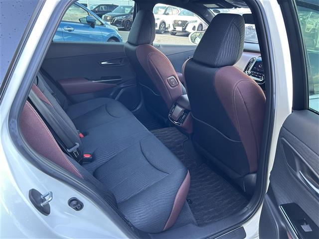 クラウンハイブリッド Ｓ　Ｃパッケージ　純正ＳＤナビ・フルセグテレビ・バックカメラ・プリクラッシュセーフティ・レーダークルーズ・レーンキープ・クリアランスソナー・ブラインドスポット・パーキングサポート・ヘッドアップディスプレイ・純正１８ＡＷ（18枚目）