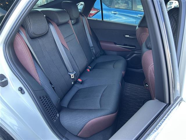 クラウンハイブリッド Ｓ　Ｃパッケージ　純正ＳＤナビ・フルセグテレビ・バックカメラ・プリクラッシュセーフティ・レーダークルーズ・レーンキープ・クリアランスソナー・ブラインドスポット・パーキングサポート・ヘッドアップディスプレイ・純正１８ＡＷ（19枚目）