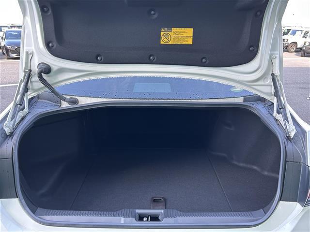 クラウンハイブリッド Ｓ　Ｃパッケージ　純正ＳＤナビ・フルセグテレビ・バックカメラ・プリクラッシュセーフティ・レーダークルーズ・レーンキープ・クリアランスソナー・ブラインドスポット・パーキングサポート・ヘッドアップディスプレイ・純正１８ＡＷ（20枚目）