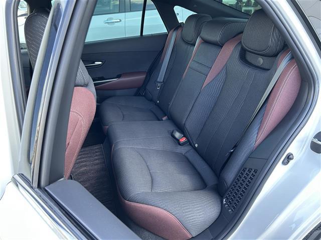 クラウンハイブリッド Ｓ　Ｃパッケージ　純正ＳＤナビ・フルセグテレビ・バックカメラ・プリクラッシュセーフティ・レーダークルーズ・レーンキープ・クリアランスソナー・ブラインドスポット・パーキングサポート・ヘッドアップディスプレイ・純正１８ＡＷ（24枚目）