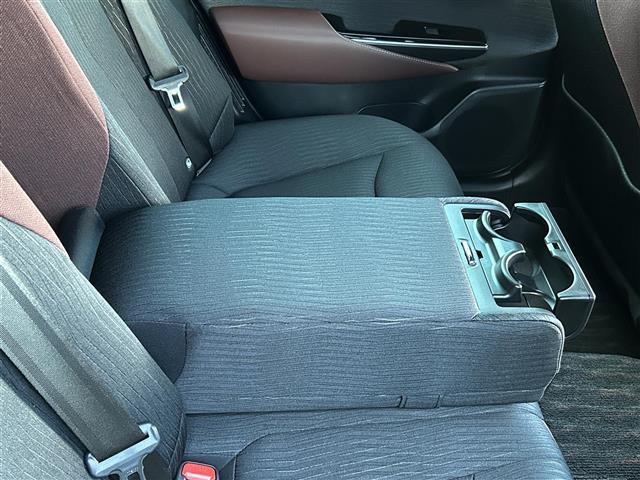 クラウンハイブリッド Ｓ　Ｃパッケージ　純正ＳＤナビ・フルセグテレビ・バックカメラ・プリクラッシュセーフティ・レーダークルーズ・レーンキープ・クリアランスソナー・ブラインドスポット・パーキングサポート・ヘッドアップディスプレイ・純正１８ＡＷ（25枚目）