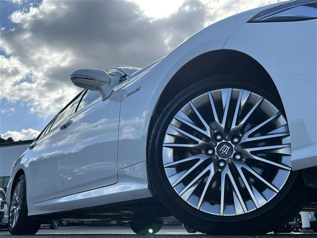 クラウンハイブリッド Ｓ　Ｃパッケージ　純正ＳＤナビ・フルセグテレビ・バックカメラ・プリクラッシュセーフティ・レーダークルーズ・レーンキープ・クリアランスソナー・ブラインドスポット・パーキングサポート・ヘッドアップディスプレイ・純正１８ＡＷ（40枚目）