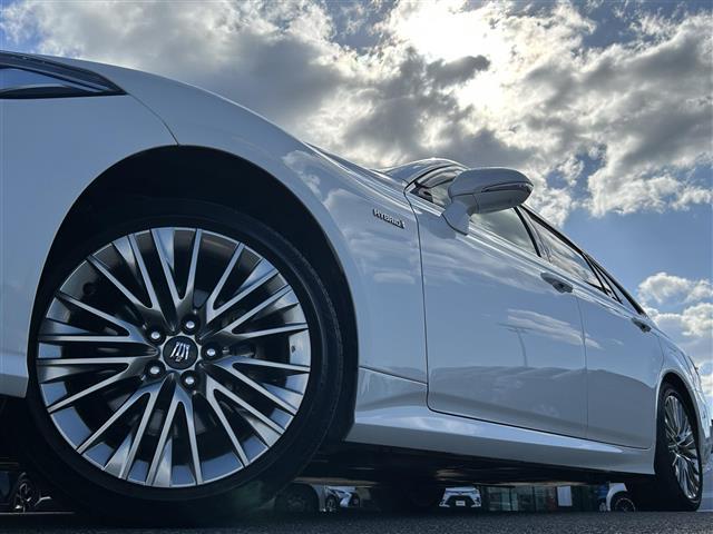 クラウンハイブリッド Ｓ　Ｃパッケージ　純正ＳＤナビ・フルセグテレビ・バックカメラ・プリクラッシュセーフティ・レーダークルーズ・レーンキープ・クリアランスソナー・ブラインドスポット・パーキングサポート・ヘッドアップディスプレイ・純正１８ＡＷ（41枚目）