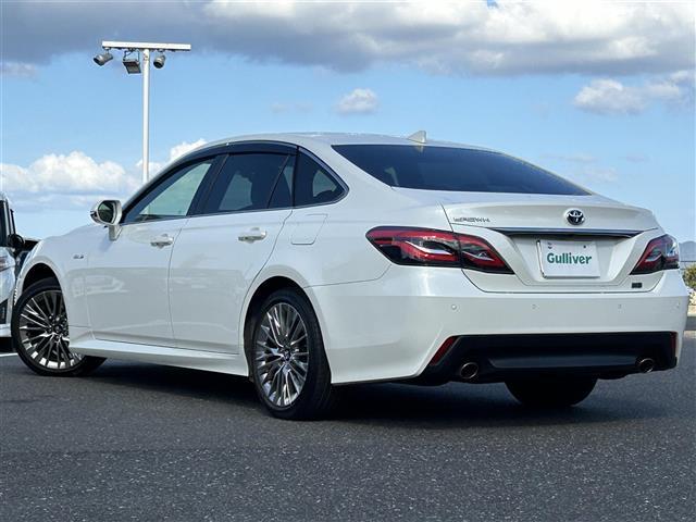 クラウンハイブリッド Ｓ　Ｃパッケージ　純正ＳＤナビ・フルセグテレビ・バックカメラ・プリクラッシュセーフティ・レーダークルーズ・レーンキープ・クリアランスソナー・ブラインドスポット・パーキングサポート・ヘッドアップディスプレイ・純正１８ＡＷ（43枚目）