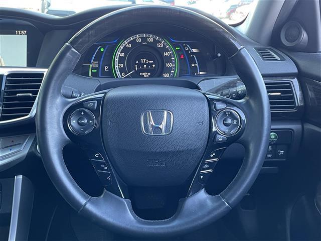 アコードハイブリッド EX 純正ナビ・フルセグTV・バックカメラ・ETC・電動リアサンシェード・前席パワーシート・社外フロアマット・純正17インチAW・レーダークルーズコントロール・前後コーナーセンサー・LEDヘッドライト・取説(10枚目)