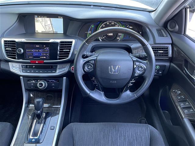 アコードハイブリッド EX 純正ナビ・フルセグTV・バックカメラ・ETC・電動リアサンシェード・前席パワーシート・社外フロアマット・純正17インチAW・レーダークルーズコントロール・前後コーナーセンサー・LEDヘッドライト・取説(21枚目)