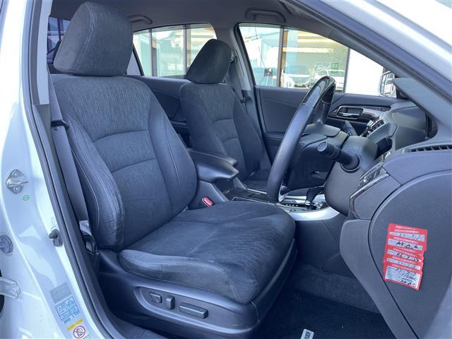 アコードハイブリッド EX 純正ナビ・フルセグTV・バックカメラ・ETC・電動リアサンシェード・前席パワーシート・社外フロアマット・純正17インチAW・レーダークルーズコントロール・前後コーナーセンサー・LEDヘッドライト・取説(23枚目)