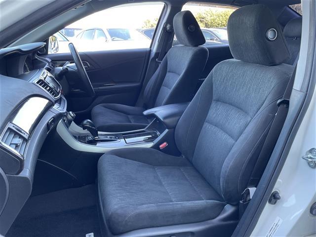 アコードハイブリッド EX 純正ナビ・フルセグTV・バックカメラ・ETC・電動リアサンシェード・前席パワーシート・社外フロアマット・純正17インチAW・レーダークルーズコントロール・前後コーナーセンサー・LEDヘッドライト・取説(26枚目)