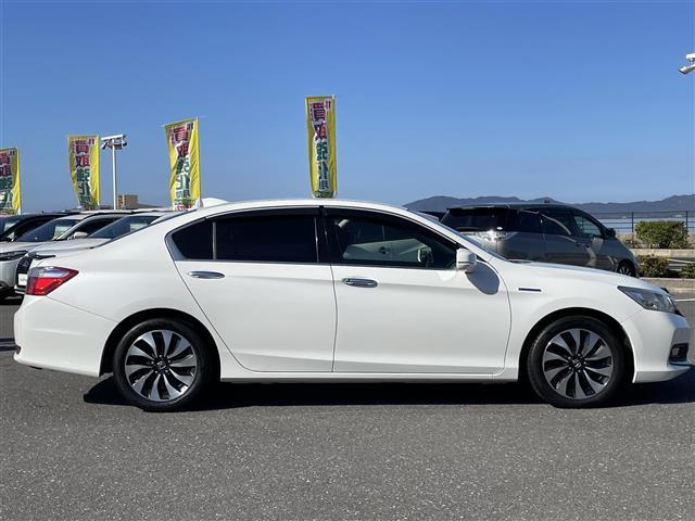 アコードハイブリッド EX 純正ナビ・フルセグTV・バックカメラ・ETC・電動リアサンシェード・前席パワーシート・社外フロアマット・純正17インチAW・レーダークルーズコントロール・前後コーナーセンサー・LEDヘッドライト・取説(31枚目)