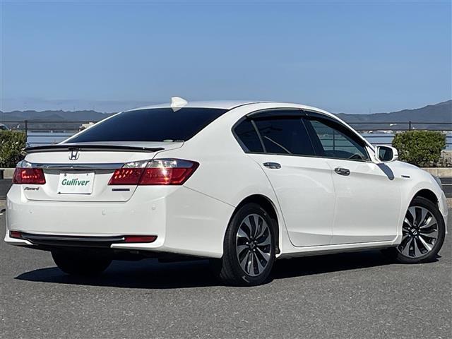 アコードハイブリッド EX 純正ナビ・フルセグTV・バックカメラ・ETC・電動リアサンシェード・前席パワーシート・社外フロアマット・純正17インチAW・レーダークルーズコントロール・前後コーナーセンサー・LEDヘッドライト・取説(32枚目)