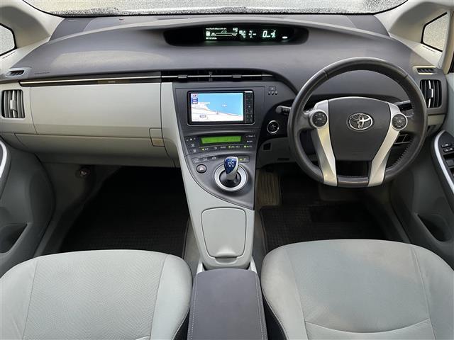 プリウス Ｓ　ＬＥＤエディション　純正ナビ・プッシュスタート・ステアリングスイッチ・ビルトインＥＴＣ・バックカメラ・ヘッドライトウォッシャー・ＬＥＤライト・フォグライト・純正フロアマット・スマートスペアキー・ドアバイザー・パワステ（2枚目）