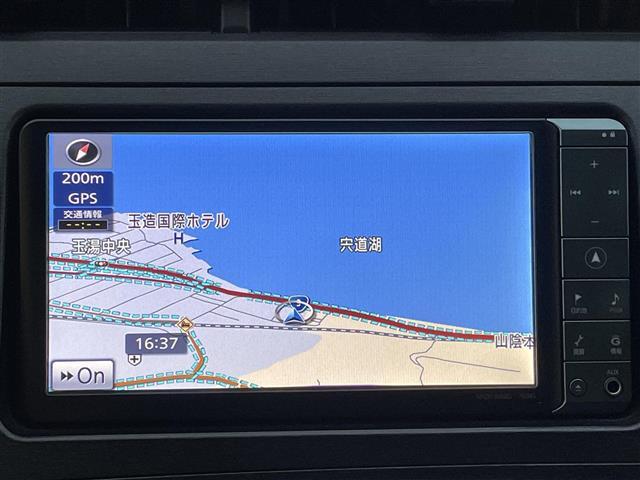 プリウス Ｓ　ＬＥＤエディション　純正ナビ・プッシュスタート・ステアリングスイッチ・ビルトインＥＴＣ・バックカメラ・ヘッドライトウォッシャー・ＬＥＤライト・フォグライト・純正フロアマット・スマートスペアキー・ドアバイザー・パワステ（3枚目）