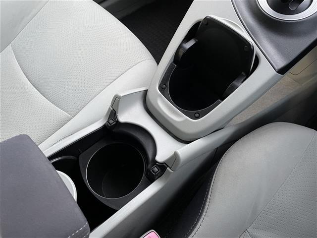 プリウス Ｓ　ＬＥＤエディション　純正ナビ・プッシュスタート・ステアリングスイッチ・ビルトインＥＴＣ・バックカメラ・ヘッドライトウォッシャー・ＬＥＤライト・フォグライト・純正フロアマット・スマートスペアキー・ドアバイザー・パワステ（8枚目）