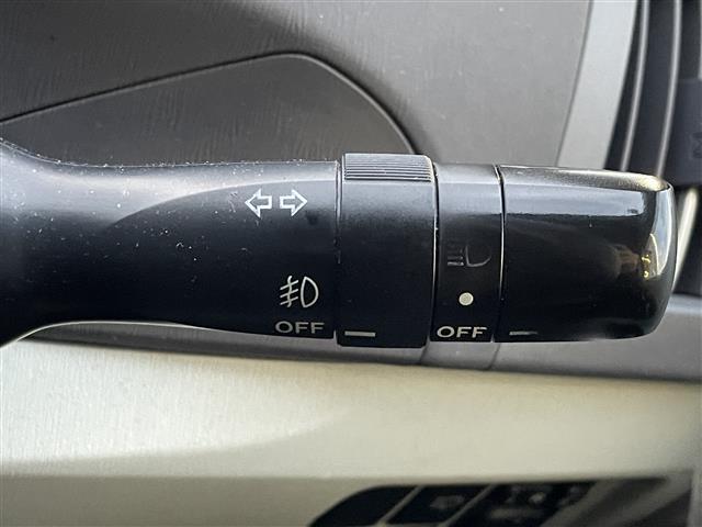 プリウス Ｓ　ＬＥＤエディション　純正ナビ・プッシュスタート・ステアリングスイッチ・ビルトインＥＴＣ・バックカメラ・ヘッドライトウォッシャー・ＬＥＤライト・フォグライト・純正フロアマット・スマートスペアキー・ドアバイザー・パワステ（15枚目）