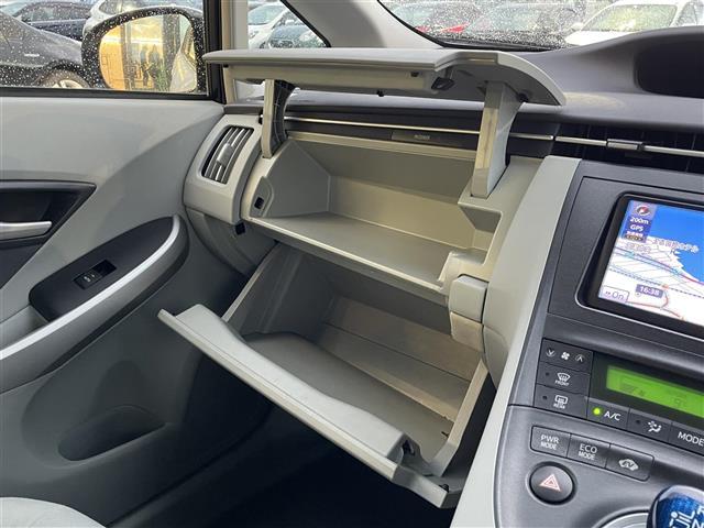 プリウス Ｓ　ＬＥＤエディション　純正ナビ・プッシュスタート・ステアリングスイッチ・ビルトインＥＴＣ・バックカメラ・ヘッドライトウォッシャー・ＬＥＤライト・フォグライト・純正フロアマット・スマートスペアキー・ドアバイザー・パワステ（20枚目）