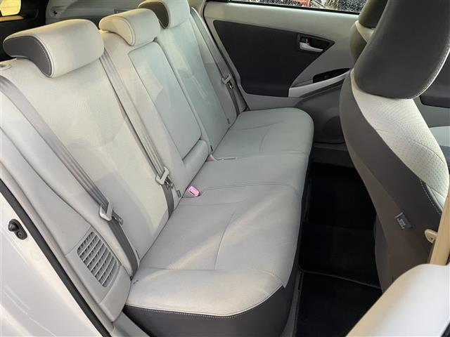 プリウス Ｓ　ＬＥＤエディション　純正ナビ・プッシュスタート・ステアリングスイッチ・ビルトインＥＴＣ・バックカメラ・ヘッドライトウォッシャー・ＬＥＤライト・フォグライト・純正フロアマット・スマートスペアキー・ドアバイザー・パワステ（23枚目）