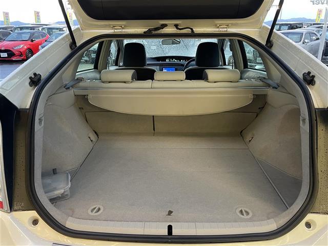 プリウス Ｓ　ＬＥＤエディション　純正ナビ・プッシュスタート・ステアリングスイッチ・ビルトインＥＴＣ・バックカメラ・ヘッドライトウォッシャー・ＬＥＤライト・フォグライト・純正フロアマット・スマートスペアキー・ドアバイザー・パワステ（27枚目）