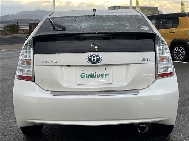 プリウス Ｓ　ＬＥＤエディション　純正ナビ・プッシュスタート・ステアリングスイッチ・ビルトインＥＴＣ・バックカメラ・ヘッドライトウォッシャー・ＬＥＤライト・フォグライト・純正フロアマット・スマートスペアキー・ドアバイザー・パワステ（32枚目）