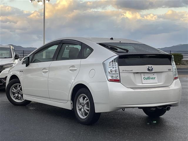 プリウス Ｓ　ＬＥＤエディション　純正ナビ・プッシュスタート・ステアリングスイッチ・ビルトインＥＴＣ・バックカメラ・ヘッドライトウォッシャー・ＬＥＤライト・フォグライト・純正フロアマット・スマートスペアキー・ドアバイザー・パワステ（43枚目）