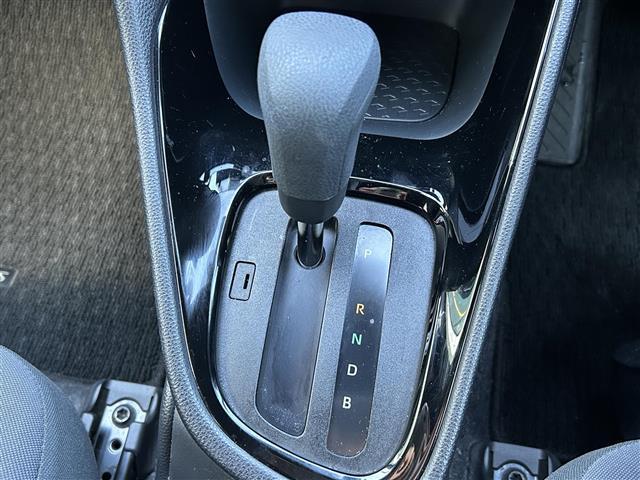 ヤリス Ｇ　ワンオーナー・純正９インチナビ・レーダークルコン・レーンキープ・横滑り防止・衝突被害・バックカメラ・ＥＴＣ・ＬＥＤライト・オートライト・オートハイビーム・コーナーセンサー・Ｐスタート・スマートキー（7枚目）