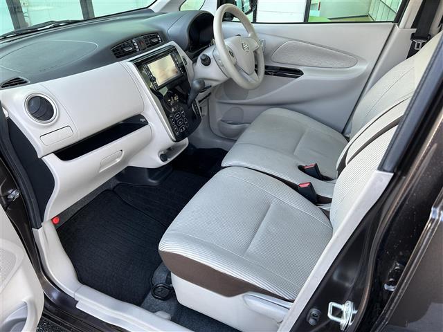 デイズ Ｘ　純正ナビ・ワンセグテレビ・アラウンドビュー・前後コーナーセンサー・横滑り防止装置・衝突被害軽減ブレーキ・ＥＴＣ・アイドリングストップ・プッシュスタート・スマートキー・ハロゲンヘッドライト・禁煙車（25枚目）