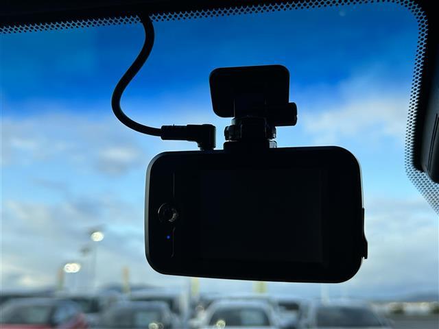 クラウンハイブリッド ＲＳアドバンス　純正ＳＤナビ（フルセグテレビ／ＡＭ／ＦＭラジオ／ＣＤ／ＤＶＤ／ＵＳＢ／Ｂｌｕｅｔｏｏｔｈ）・クルーズコントロール（追従走行あり）・アラウンドビューモニター・ブラインドスポットモニター・フォグランプ（25枚目）