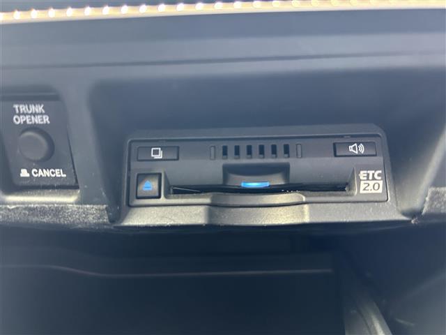 クラウンハイブリッド ＲＳアドバンス　純正ＳＤナビ（フルセグテレビ／ＡＭ／ＦＭラジオ／ＣＤ／ＤＶＤ／ＵＳＢ／Ｂｌｕｅｔｏｏｔｈ）・クルーズコントロール（追従走行あり）・アラウンドビューモニター・ブラインドスポットモニター・フォグランプ（26枚目）