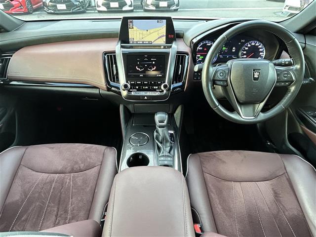 クラウンハイブリッド ＲＳアドバンス　純正ＳＤナビ（フルセグテレビ／ＡＭ／ＦＭラジオ／ＣＤ／ＤＶＤ／ＵＳＢ／Ｂｌｕｅｔｏｏｔｈ）・クルーズコントロール（追従走行あり）・アラウンドビューモニター・ブラインドスポットモニター・フォグランプ（42枚目）