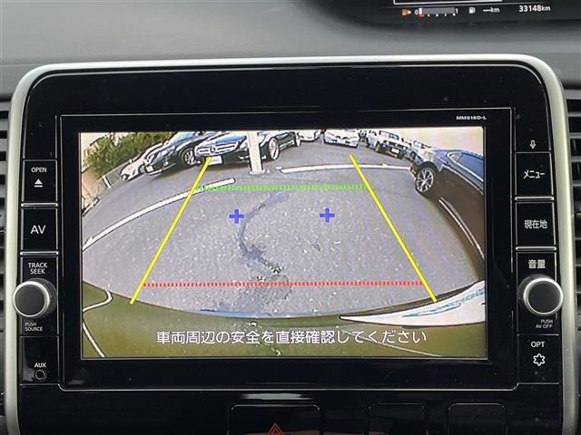 セレナ ハイウェイスター　プロパイロットエディション　純正９インチナビ・フリップダウンモニター・バックカメラ・プロパイロット・エマージェンシーブレーキ・レーンアシスト・コーナーセンサー・プッシュスタート・スマートキー・横滑り防止装置・ＬＥＤヘッドライト（3枚目）