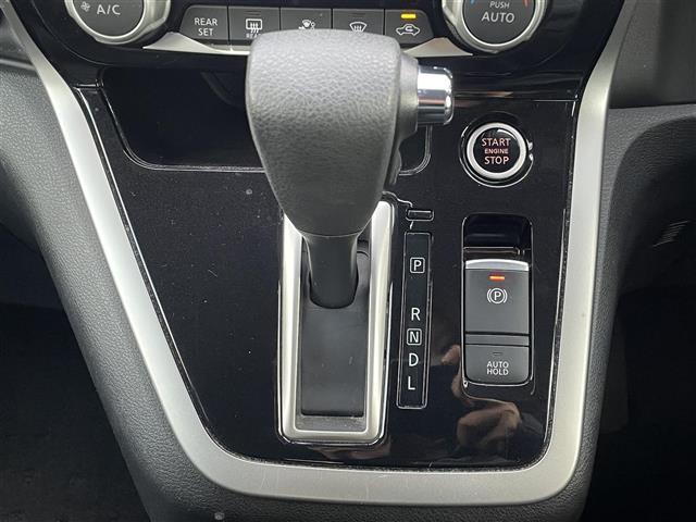 セレナ ハイウェイスター　プロパイロットエディション　純正９インチナビ・フリップダウンモニター・バックカメラ・プロパイロット・エマージェンシーブレーキ・レーンアシスト・コーナーセンサー・プッシュスタート・スマートキー・横滑り防止装置・ＬＥＤヘッドライト（7枚目）